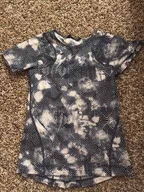 North Fac Navy and White Patterned Short Sleeve athletic top